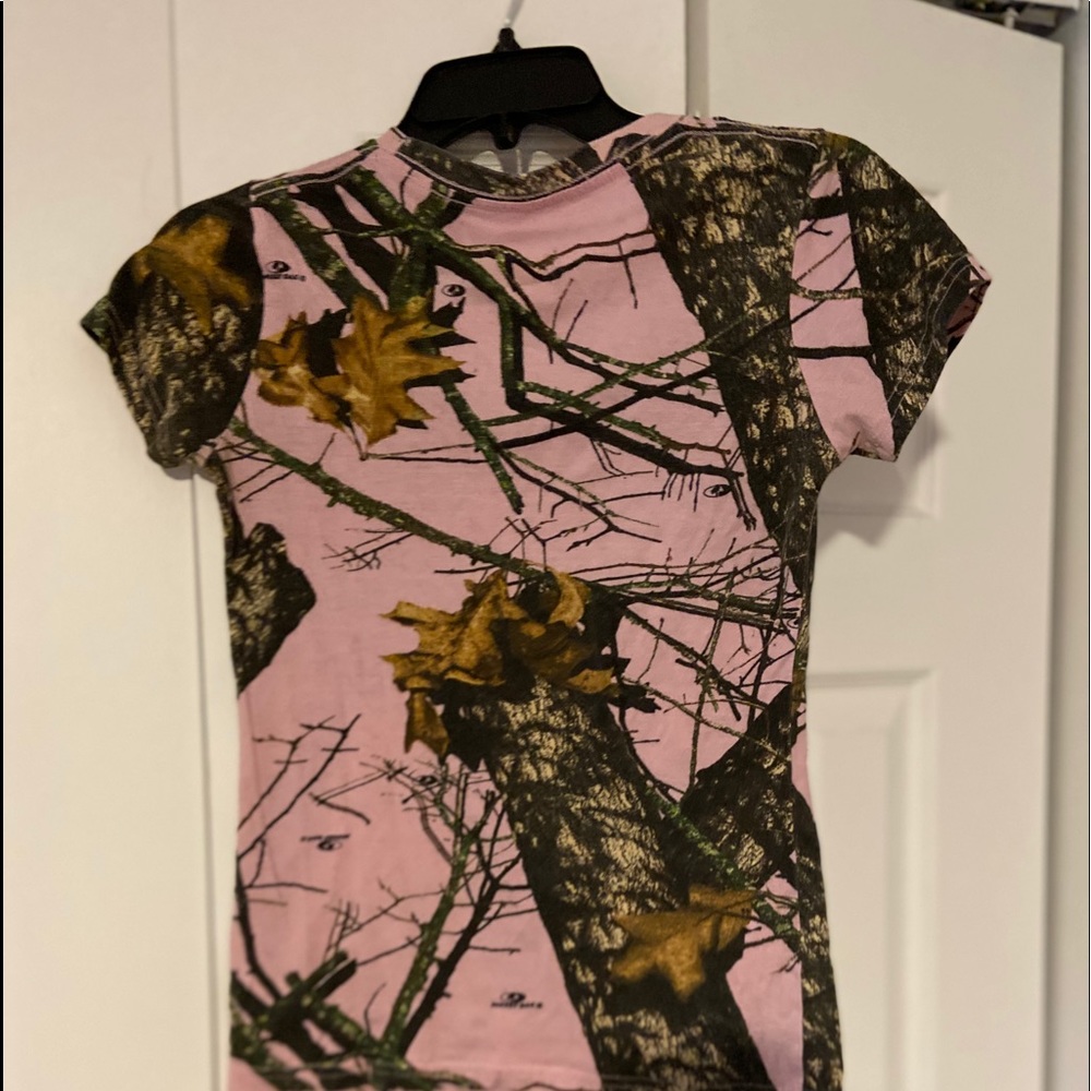 Mossy oak shirt size medium fits like a small